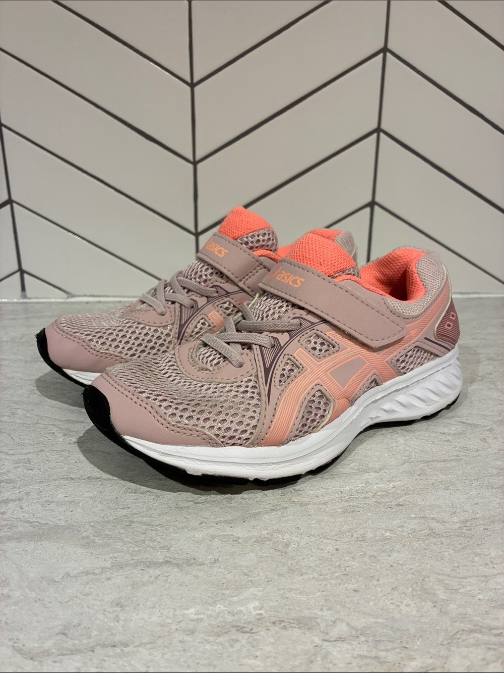 ASICS 1Y Kids Velcro Running Shoes